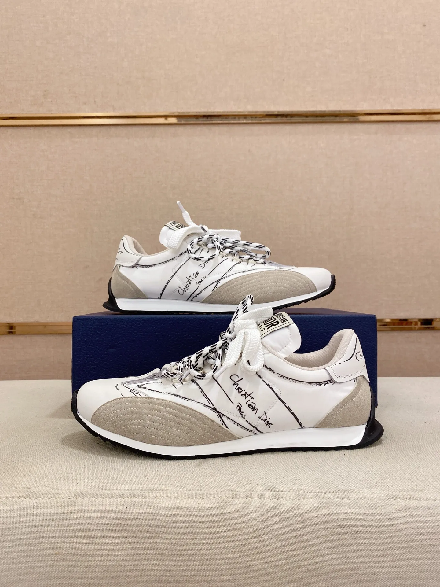 Men's shoes💰: 500💰Couple style💏 [Dior·Dior] New casual sports style men's shoes, new spring and summer design, perfect workmanship, lace-up lazy style to create wardrobe quality, upper: imported first-layer cowhide, mesh breathable lining soft and comfortable, ultra-light TPU wear-resistant outsole, simple, versatile fashion men's shoes, excellent color code number 35--44. (45,46 customized items are not returnable or exchangeable)